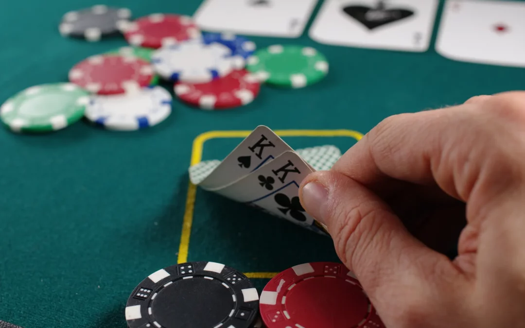 How To Play Poker Online Games? Let The Veteran Guide You And Avoid Pitfalls